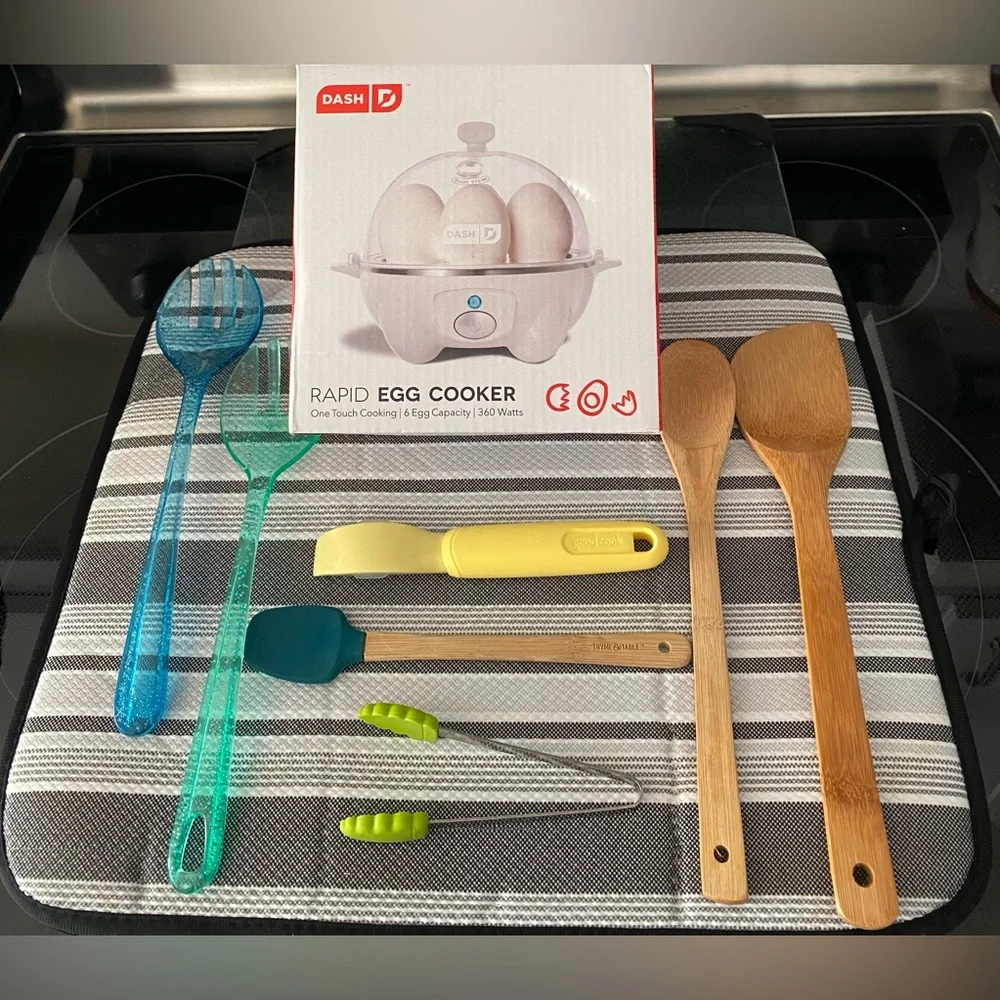 DASH RAPID EGG-COOKER- CUISINART KITCHEN MAT-WITH KITCHEN UTENSILS - Picture 2 of 16